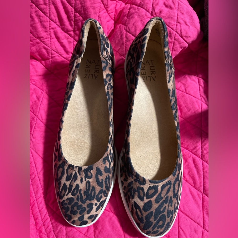 Naturalizer Sam Cheetah wedges - size 9 W